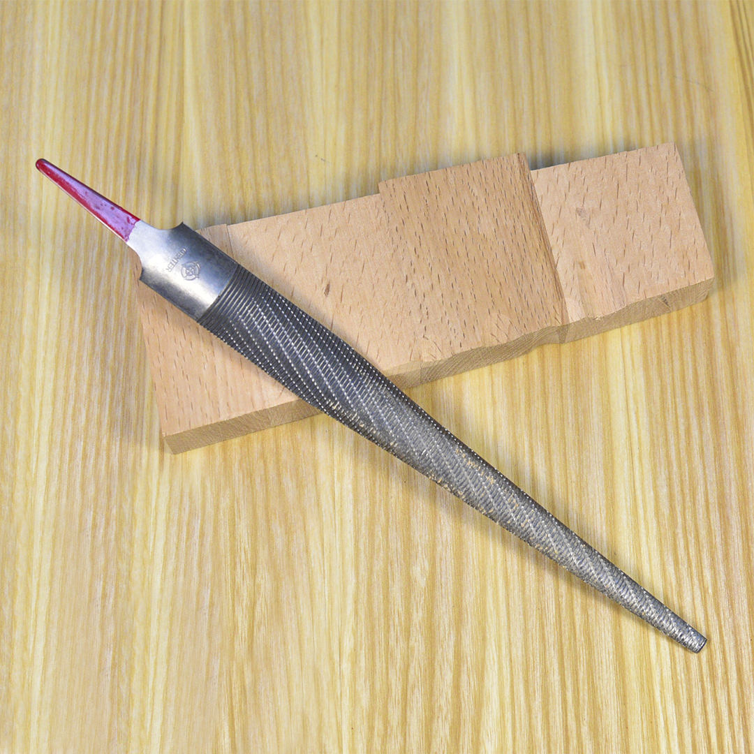 Рашпиль Iwasaki, красный, конусный, полукруглый, 200*20*5мм, шаг-1.2мм Рашпиль Iwasaki, красный, конусный, полукруглый, 200*20*5мм, шаг-1.2мм