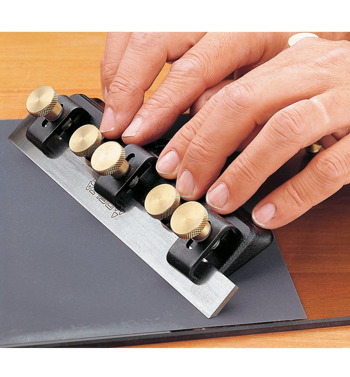 Держатель Veritas Jointer Blade Sharpener, для заточки ножей электрических рубанков Держатель Veritas Jointer Blade Sharpener, для заточки ножей электрических рубанков