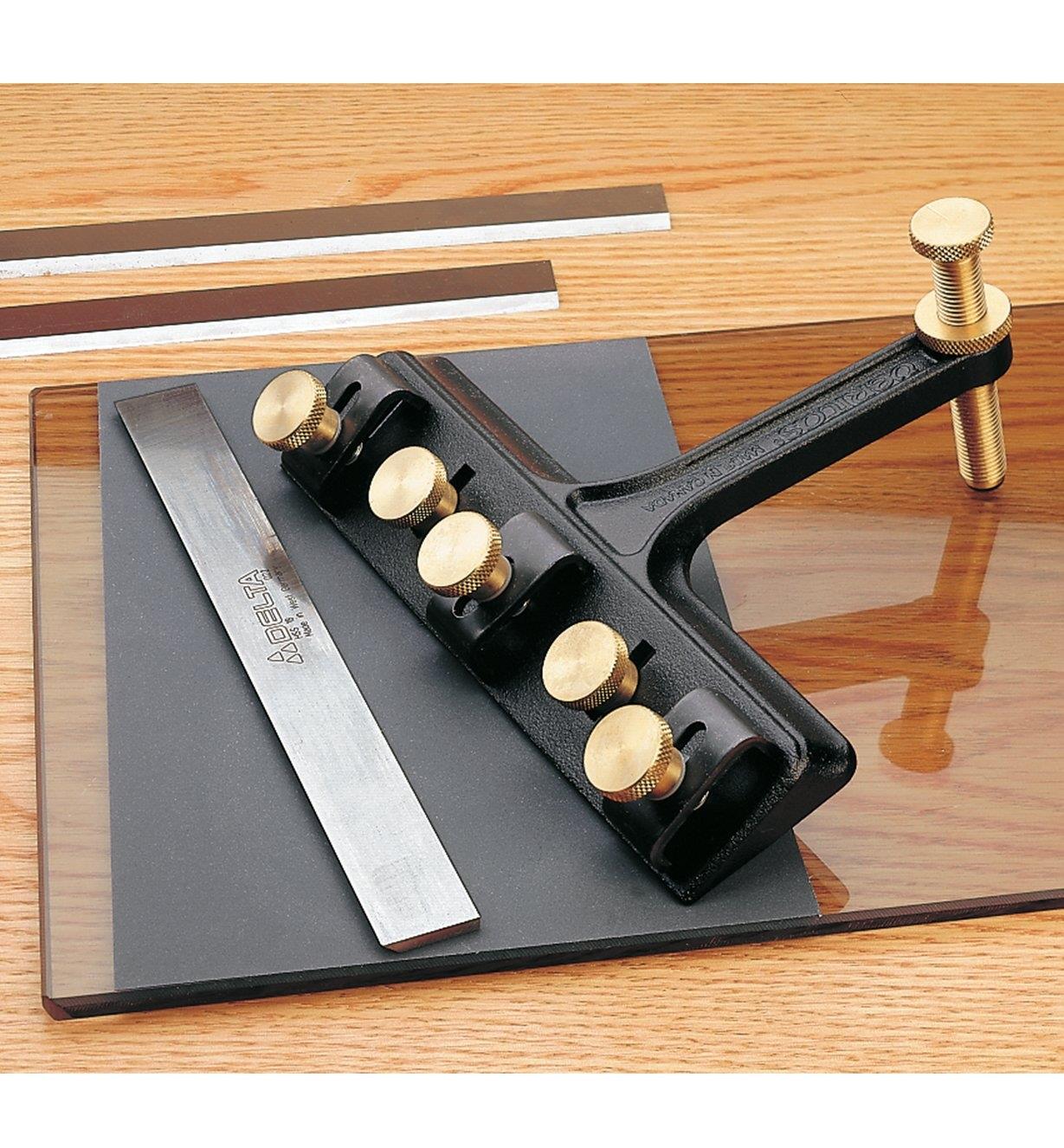 Держатель Veritas Jointer Blade Sharpener, для заточки ножей электрических рубанков Держатель Veritas Jointer Blade Sharpener, для заточки ножей электрических рубанков