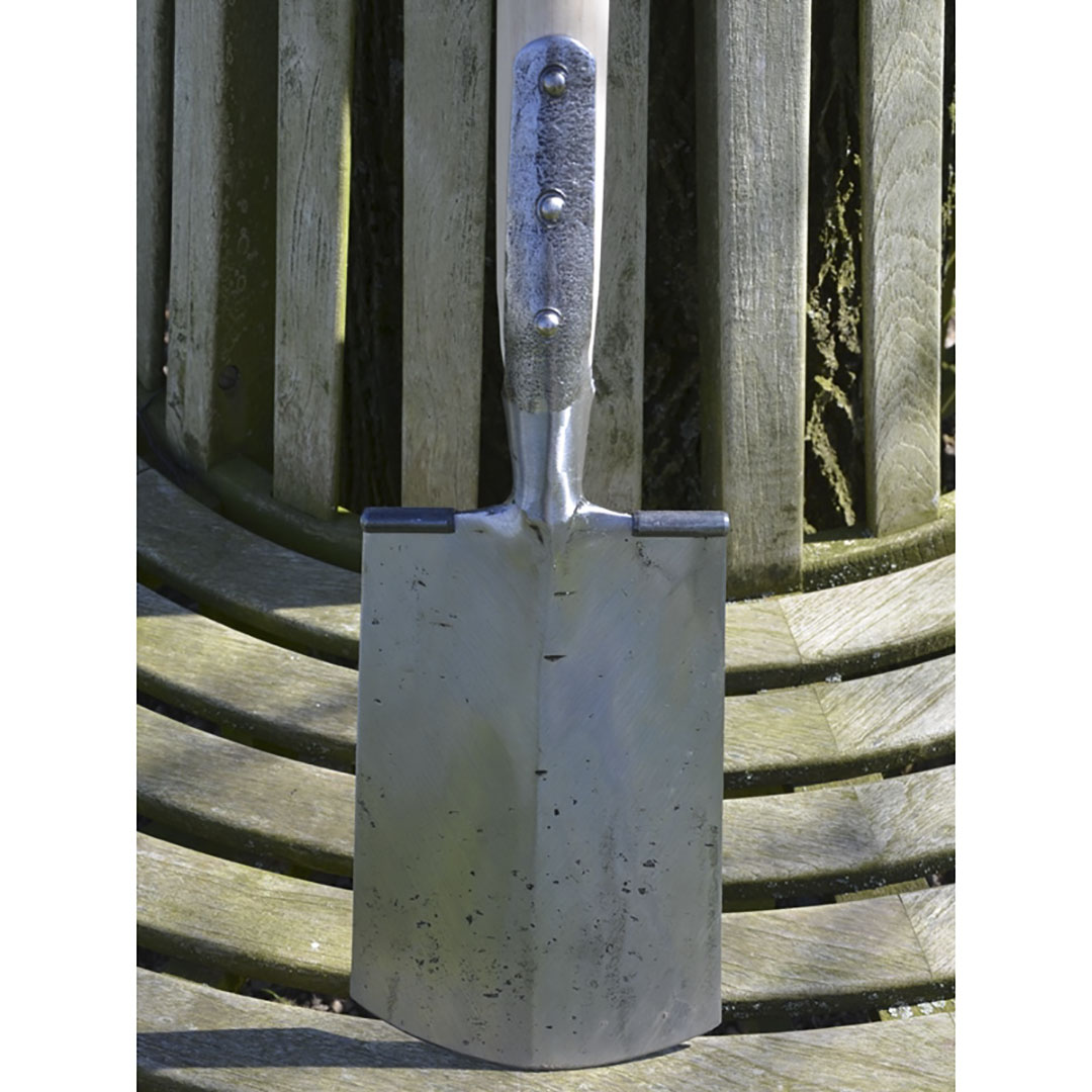 Лопаты Baack D-обр. рукоять, 270*170мм Лопаты Baack D-обр. рукоять, 270*170мм