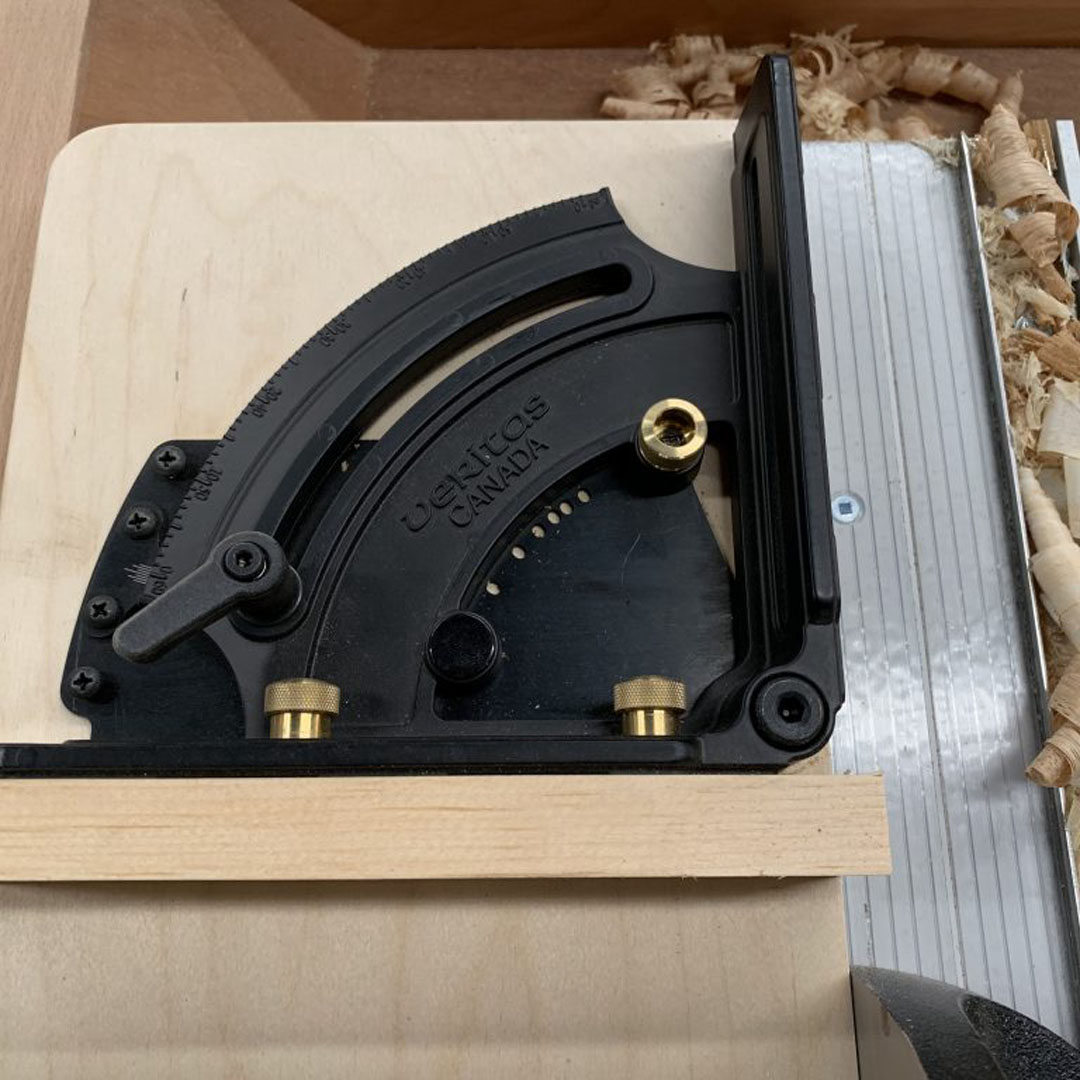 Угловой упор для работы с донцем. Veritas Shooting Board Fence Угловой упор для работы с донцем. Veritas Shooting Board Fence