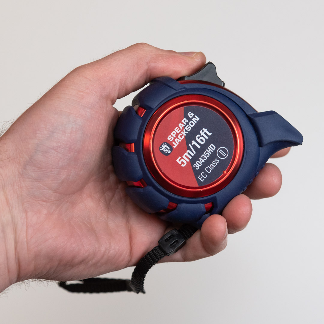 рулетка измерительная металлическая Spear & Jackson Heavy Duty 5 метров в руке рулетка измерительная металлическая Spear & Jackson Heavy Duty 5 метров в руке