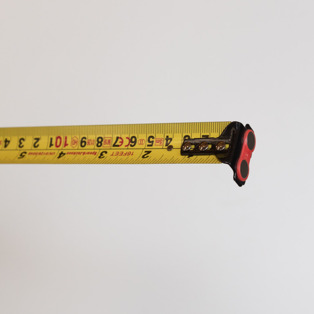 магнитный крючок на торце ленты рулетки магнитный крючок на торце ленты рулетки