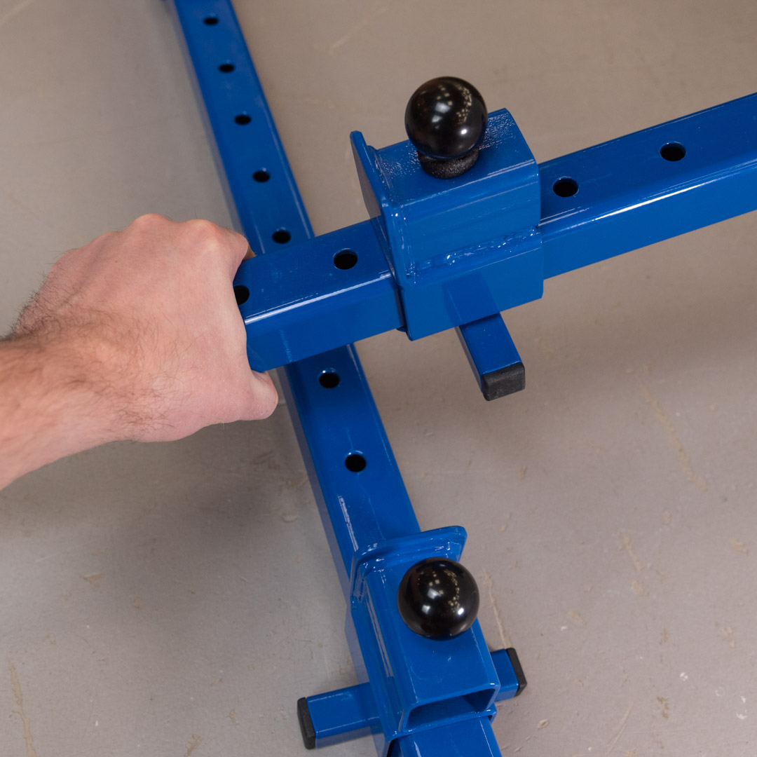 корпусная струбцина в руке (Петроградъ) корпусная струбцина в руке (Петроградъ)