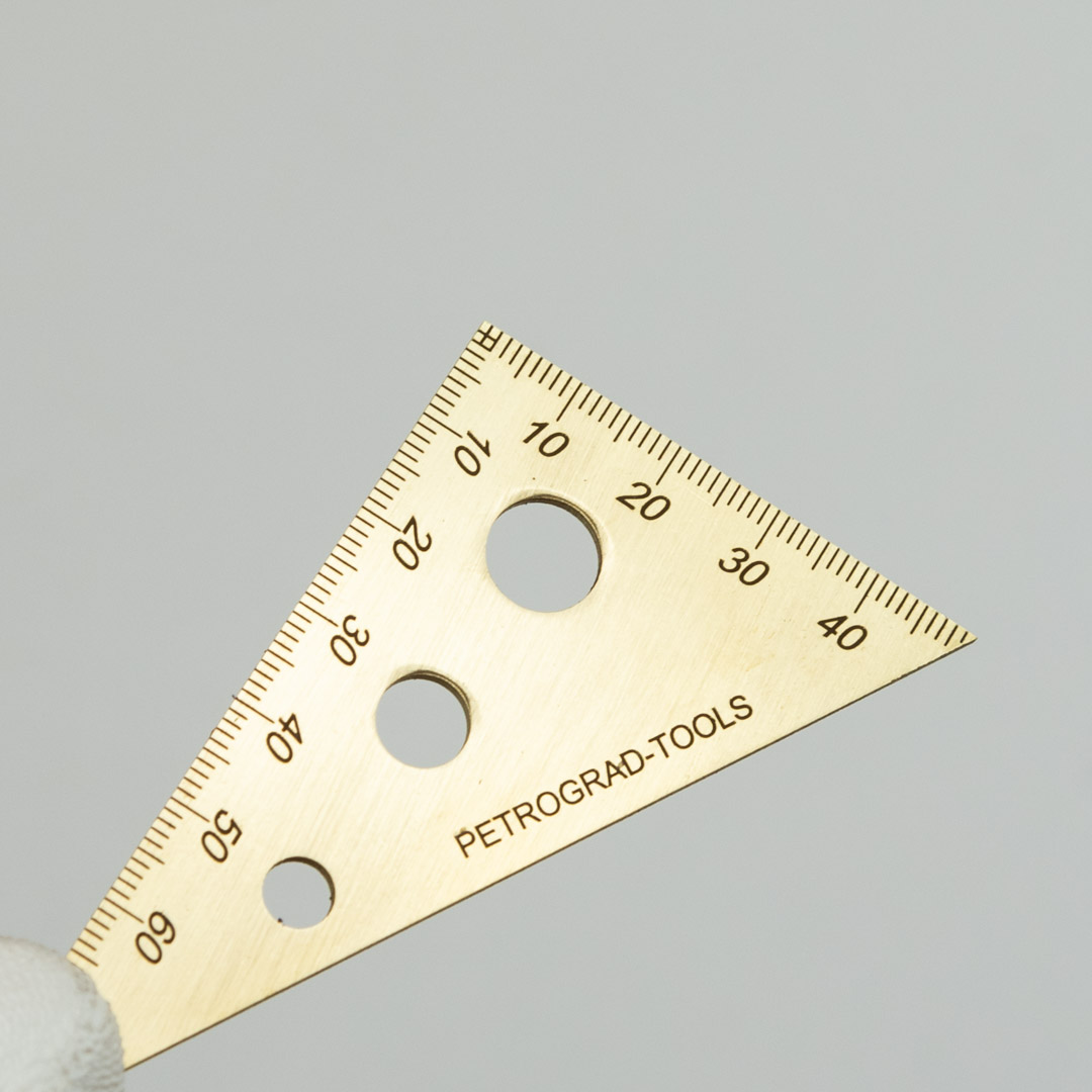 угольник металлический 90 60 30 (Петроградъ) угольник металлический 90 60 30 (Петроградъ)