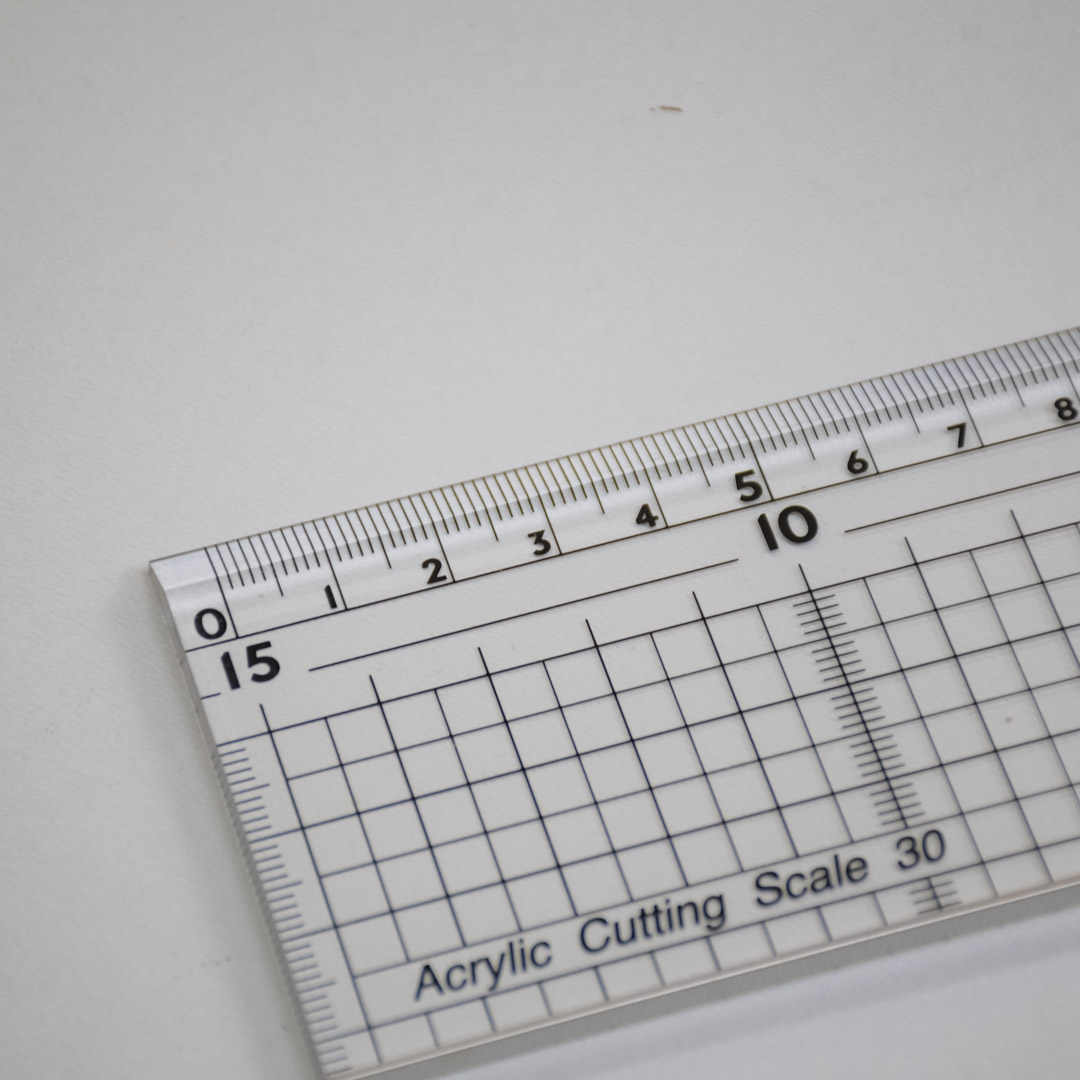 Линейка отрезная акриловая с стороной из нерж. стали, Shinwa, 30см Линейка отрезная акриловая с стороной из нерж. стали, Shinwa, 30см