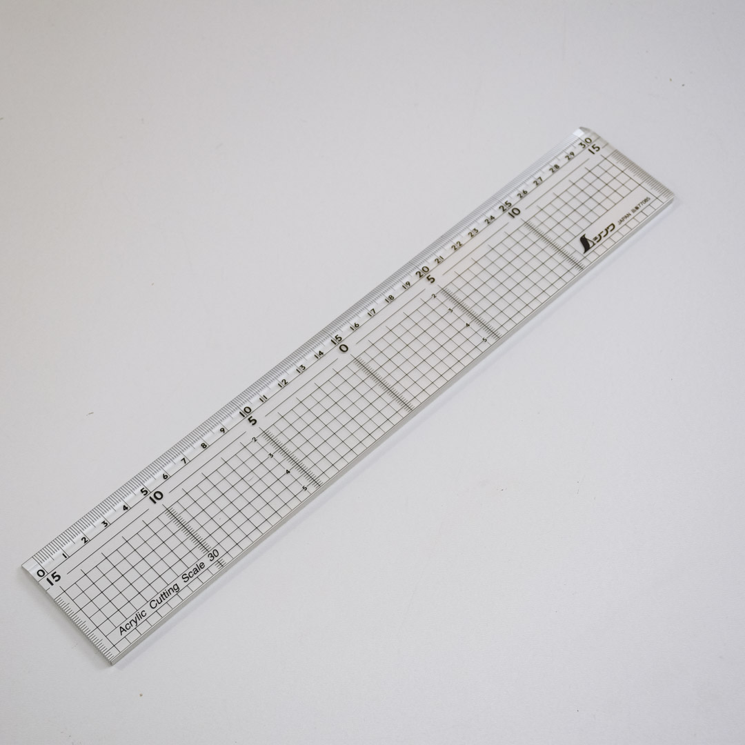 Линейка отрезная акриловая с стороной из нерж. стали, Shinwa, 30см Линейка отрезная акриловая с стороной из нерж. стали, Shinwa, 30см