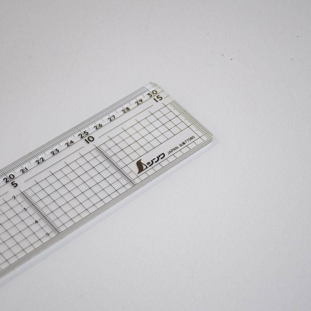 Линейка отрезная акриловая с стороной из нерж. стали, Shinwa, 30см Линейка отрезная акриловая с стороной из нерж. стали, Shinwa, 30см