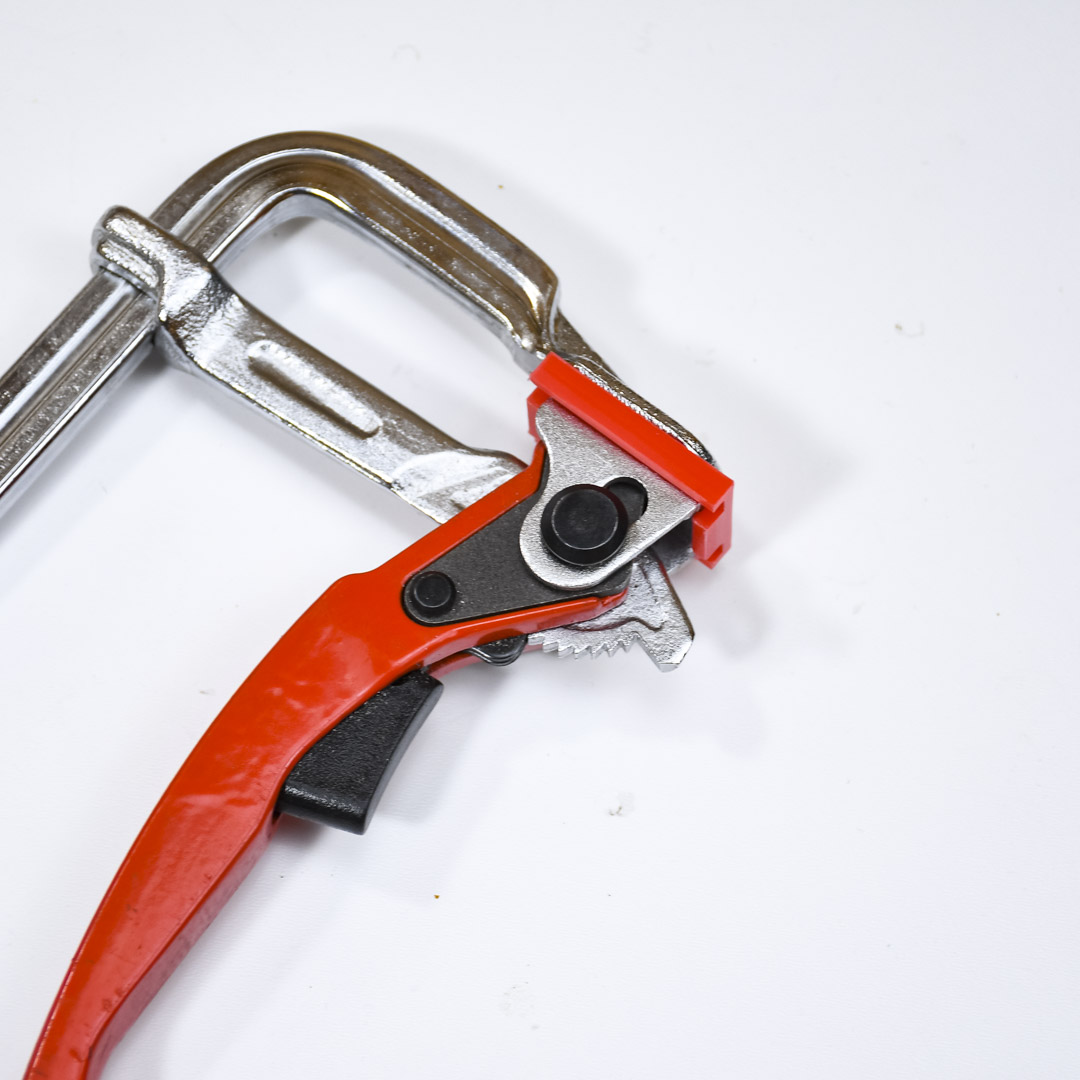 Струбцина рычажная 16*8cм, быстрозажимная, с защитн. накл. Струбцина рычажная 16*8cм, быстрозажимная, с защитн. накл.