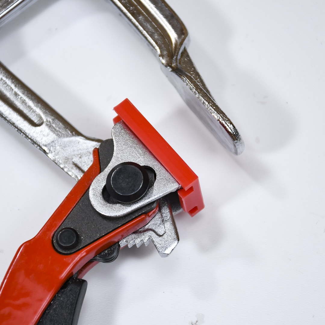 Струбцина рычажная 16*8cм, быстрозажимная, с защитн. накл. Струбцина рычажная 16*8cм, быстрозажимная, с защитн. накл.