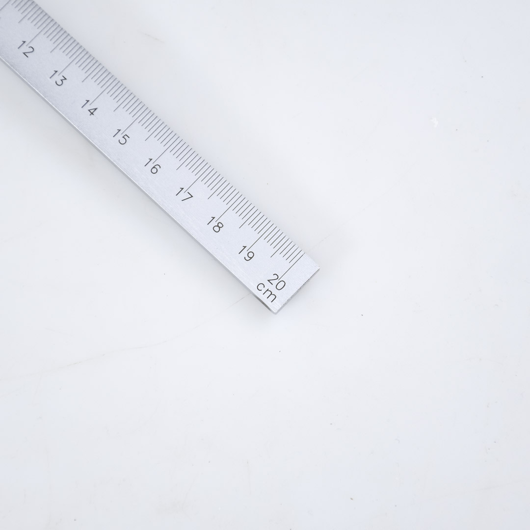 Центроискатель слесарный c линейкой 20 см. Центроискатель слесарный c линейкой 20 см.