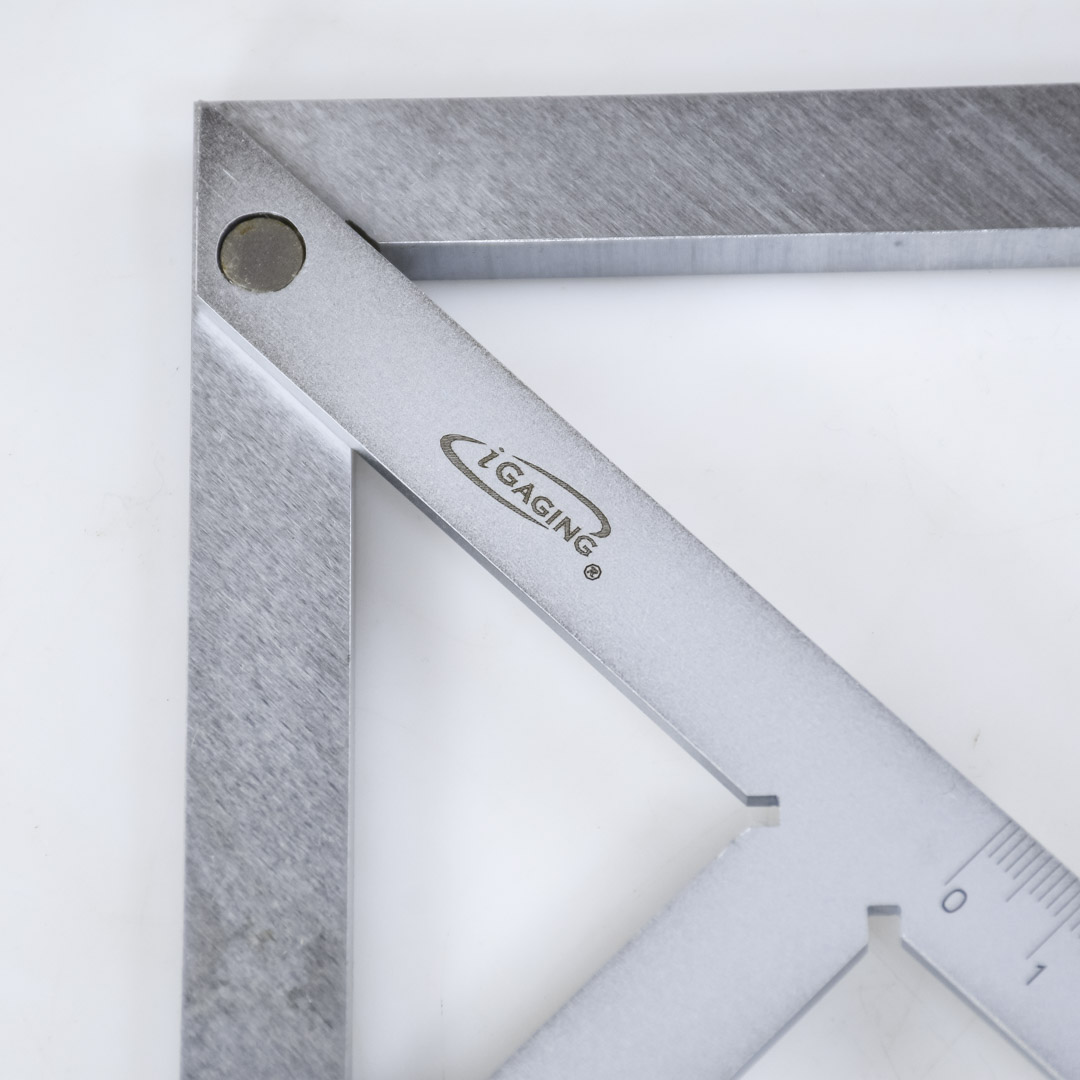 Центроискатель слесарный c линейкой 20 см. Центроискатель слесарный c линейкой 20 см.