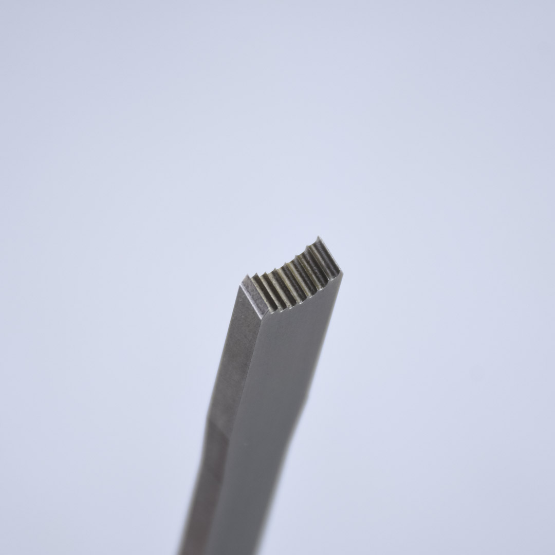 Токарный резец ПЕТРОГРАДЪ, зубчатый вогнутый 13мм, с рукоятью Токарный резец ПЕТРОГРАДЪ, зубчатый вогнутый 13мм, с рукоятью