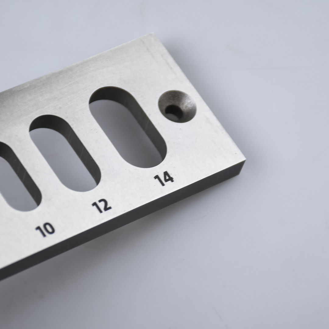 Пробочник Dowel Plate, ПЕТРОГРАДЪ, для дюбелей Домино, от 4мм до 14мм