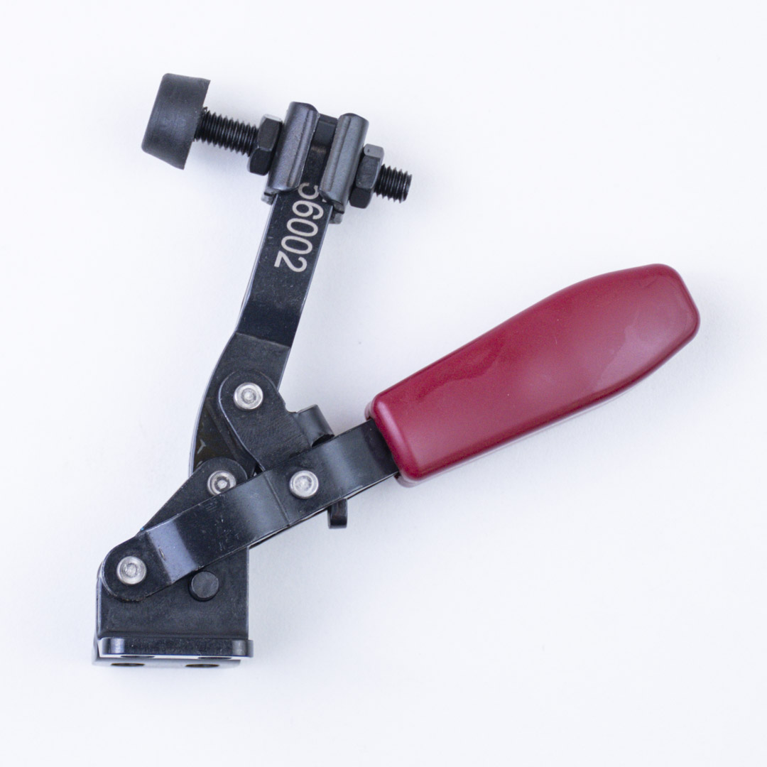 Прижим Piher Toggle Clamp, вертикальный Прижим Piher Toggle Clamp, вертикальный