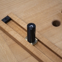 Упор верстачный ПЕТРОГРАДЪ, модель 3 (Planning Stop), для отверстий D19мм Упор верстачный ПЕТРОГРАДЪ, модель 3 (Planning Stop), для отверстий D19мм