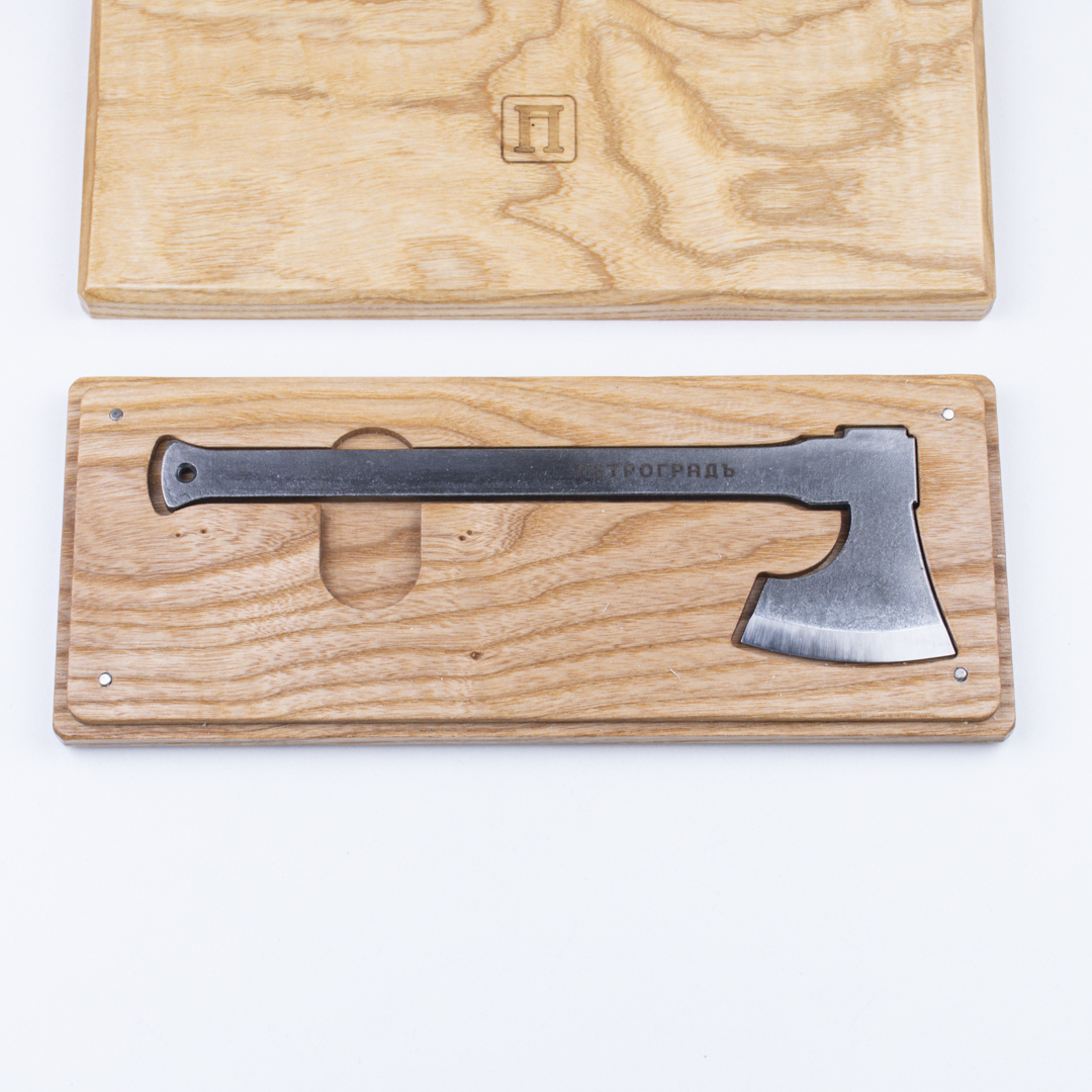 Топорик ПЕТРОГРАДЪ, модель Рославль, 195мм, в ящичке Топорик ПЕТРОГРАДЪ, модель Рославль, 195мм, в ящичке