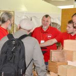 Команда в красных футболках в центре Дядя Ваня