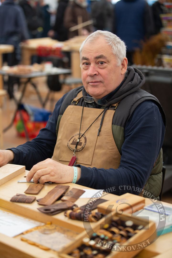 Владимир Денисов, деревянная миниатюра
