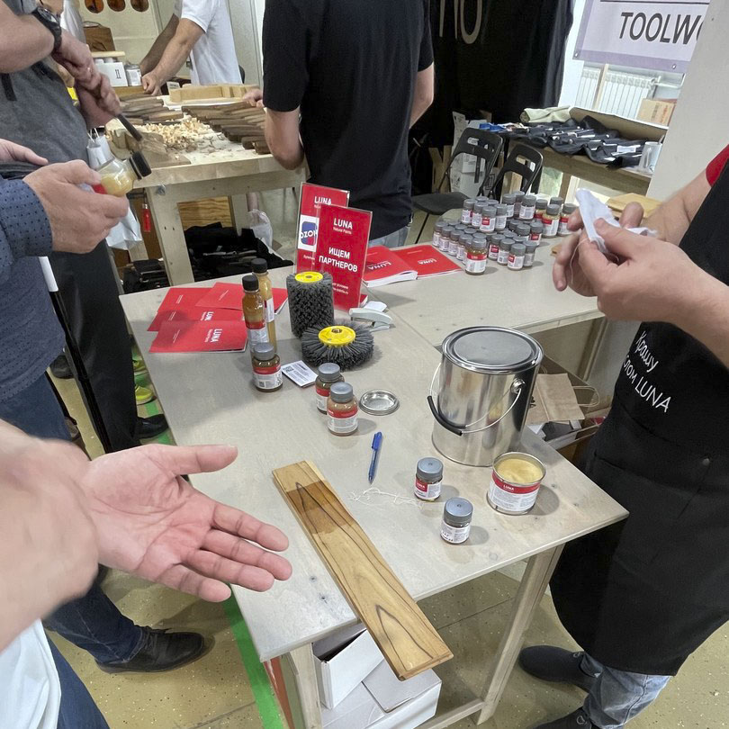 стенд компании Luna