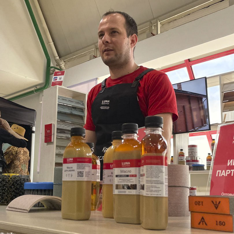 стенд компании Luna