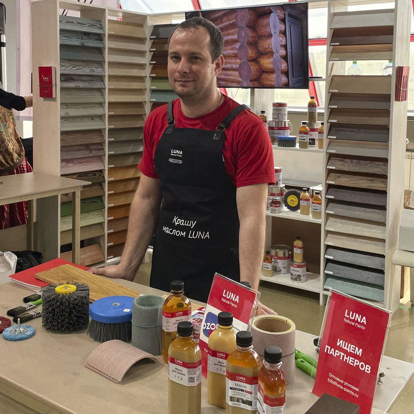 стенд компании Luna