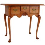 Туалетный Столик ножки кабриоль с плечиками