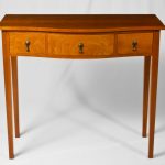 Строгий прямой туалетный столик