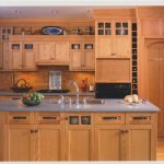 Кухонные фасады с филенчатыми дверцами и стеклами