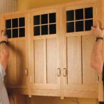 Фасады с филенчатыми дверцами и стеклами