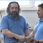 Дружественное рукопожатие