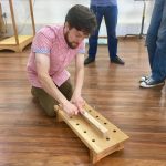 Работа Яриганой за традиционным японским верстаком