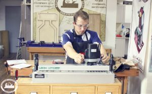 Евгений Мишуков - мастер открытой столярной мастерской