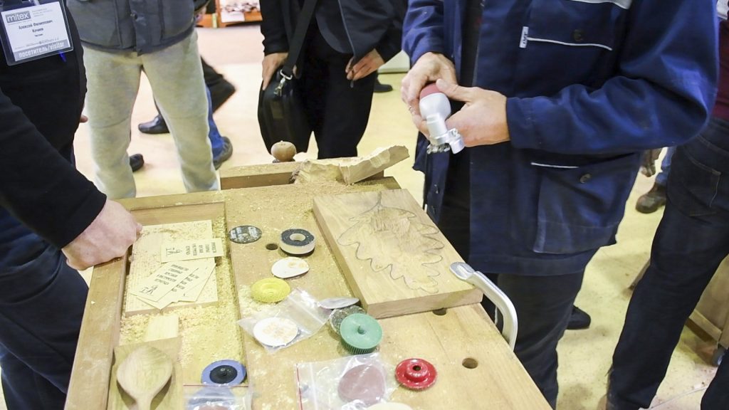 работа мини гриндером Merlin 2