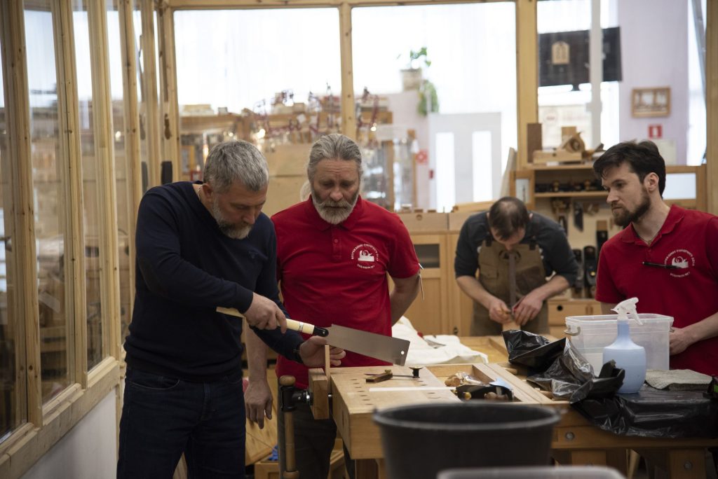 Пилим японскими пилами (Практикум столярного мастерства, весна 2020)