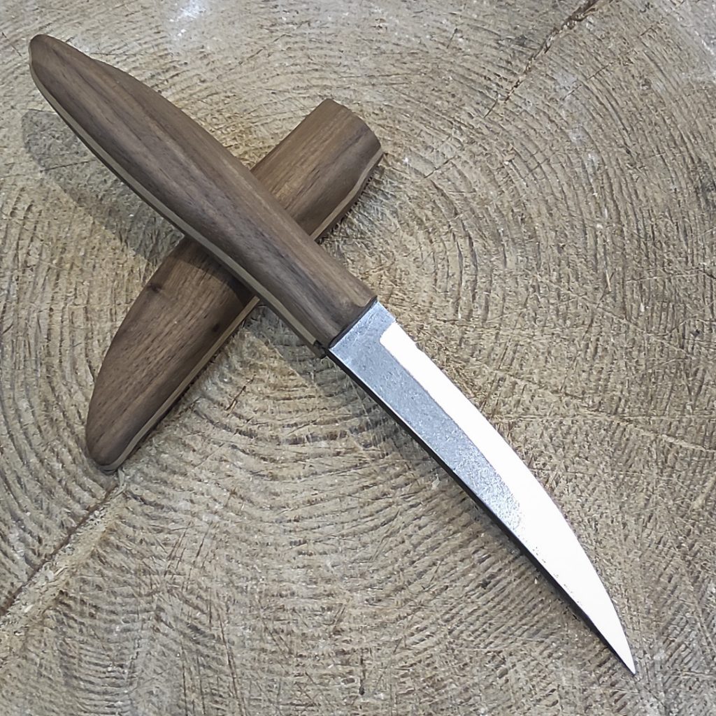 Авторский нож с ножнами из дерева