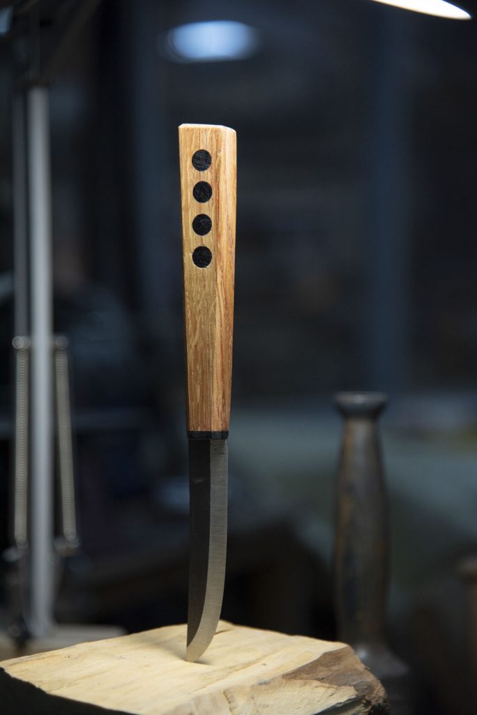 нож в японском стиле