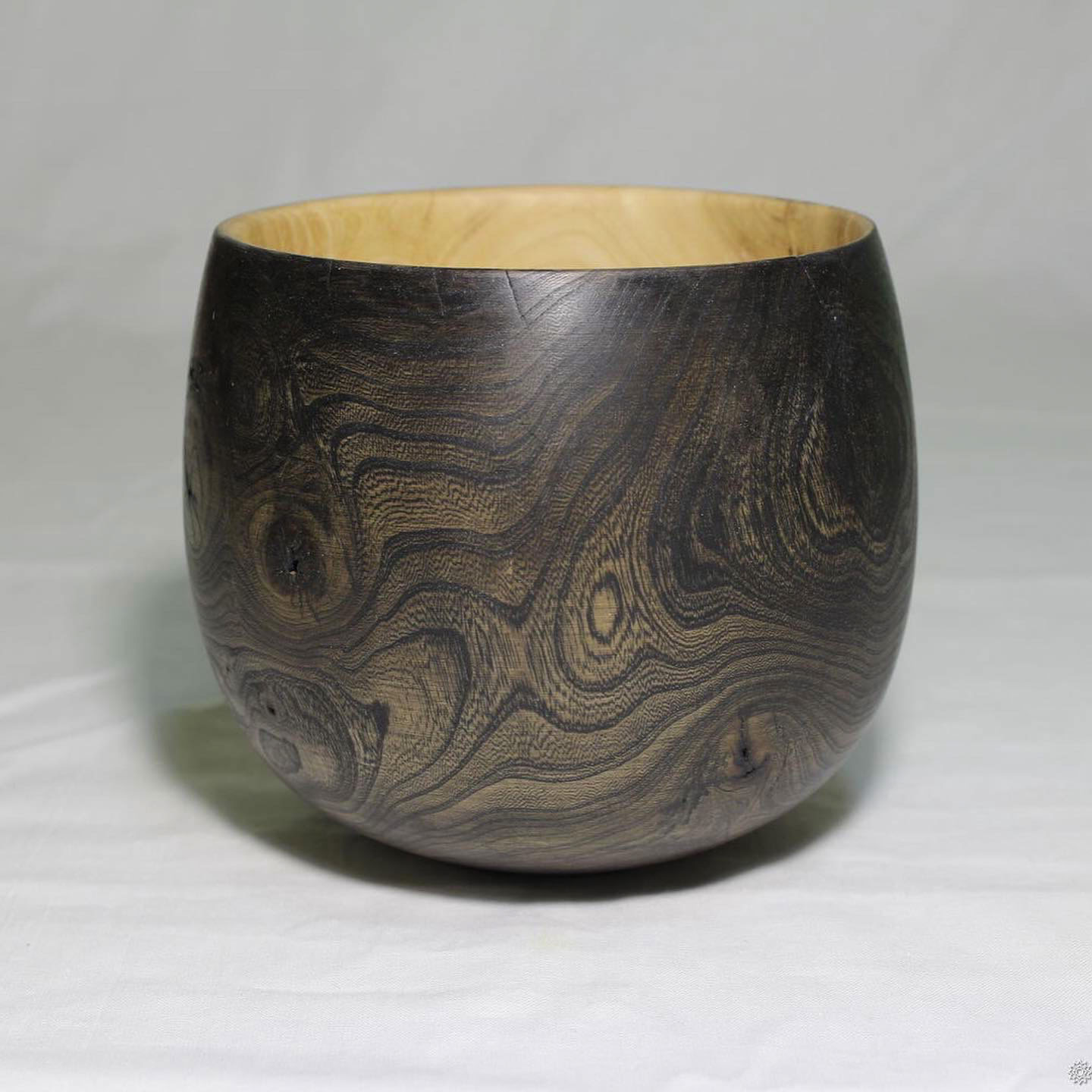 Деревянная чаша покрытая составами Borma