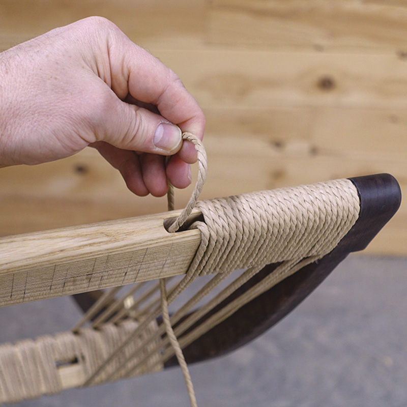 вариант крепления датского шнура на спинке стула, фото Caleb James (Popular woodwork)