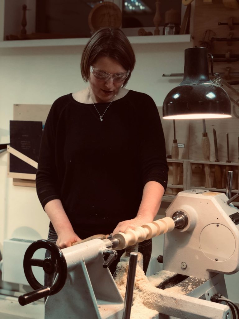 Работа за токарным станком по дереву, школа Rubankov