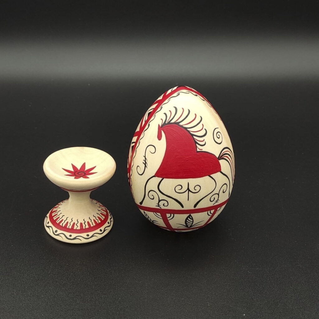Деревянное яйцо и подставка, мезенская роспись