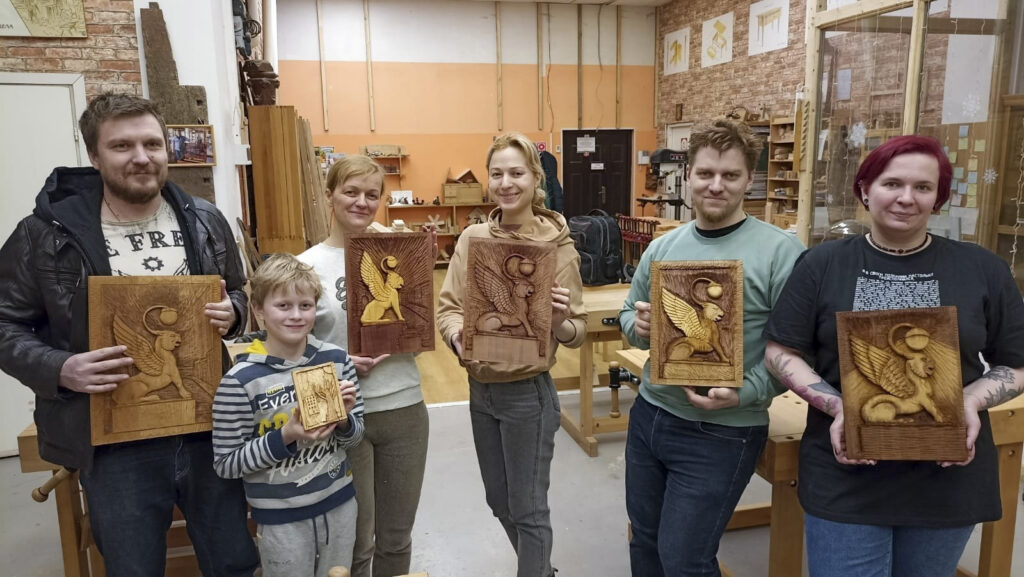выпускники курса Художественная резьба по дереву, 2024