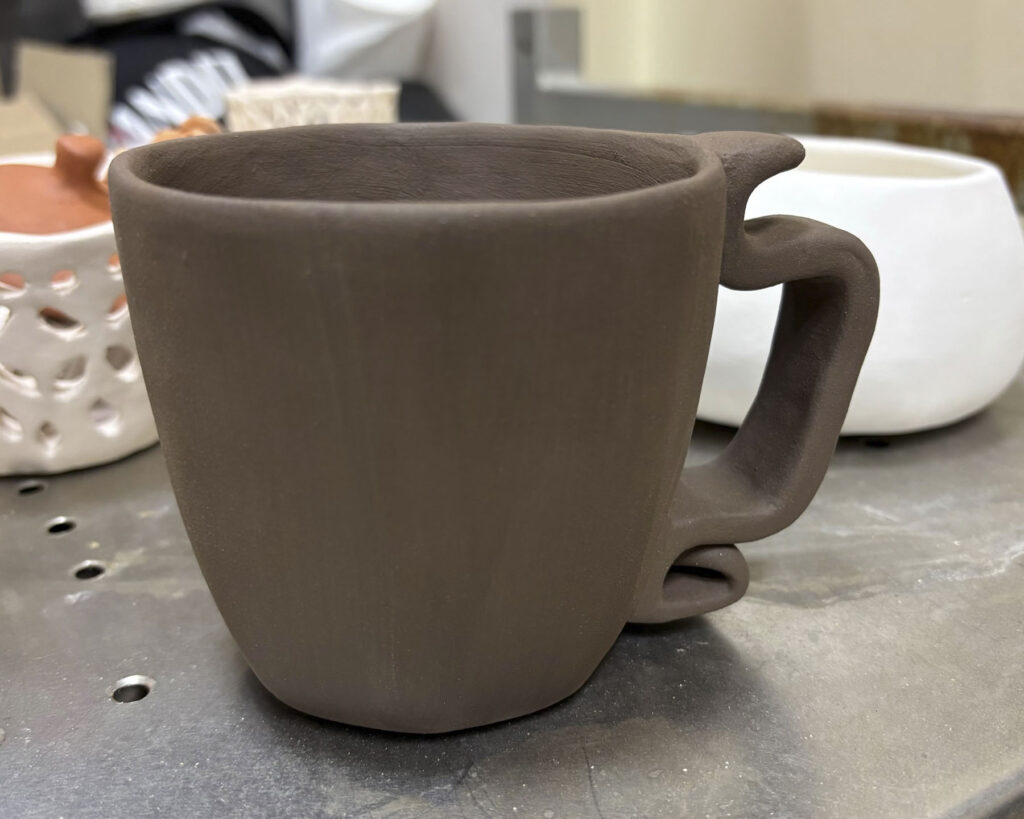 кружка из керамики, в процессе