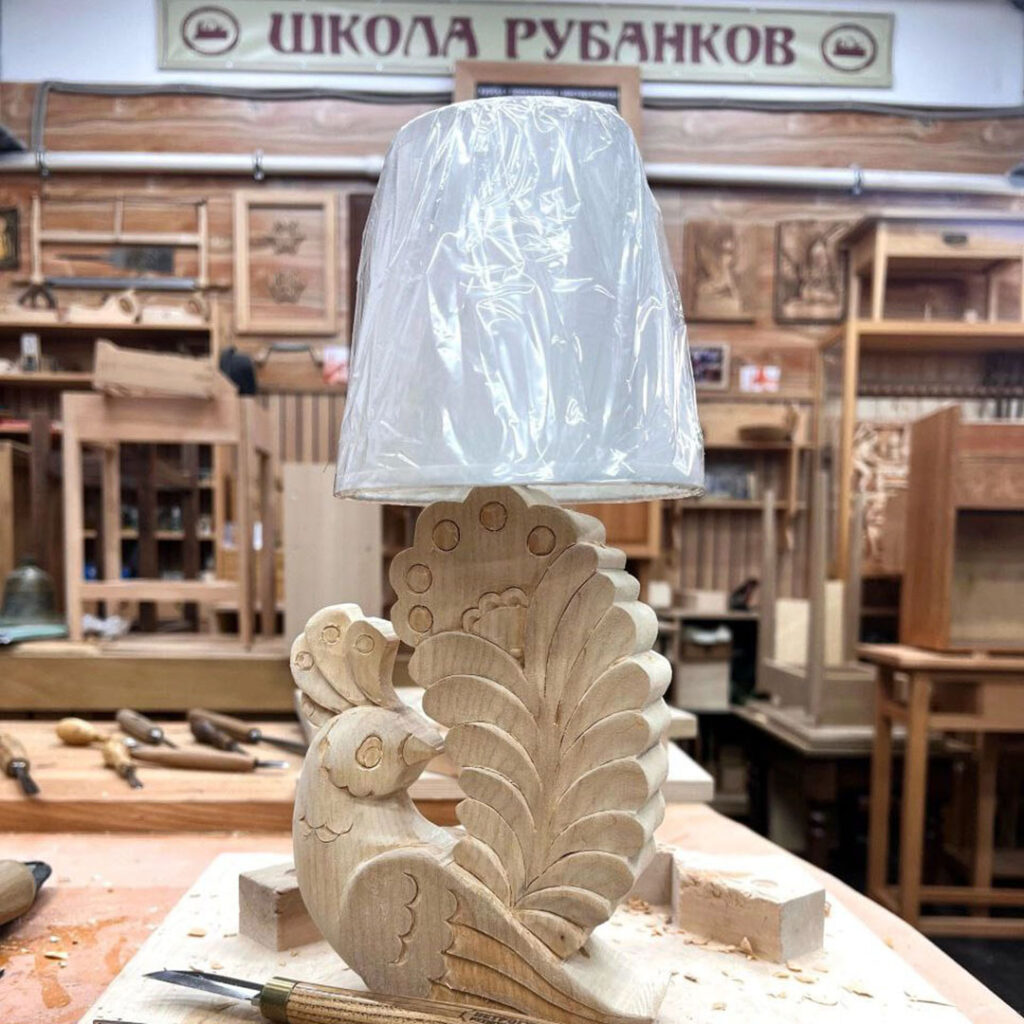 лампа в процессе изготовления