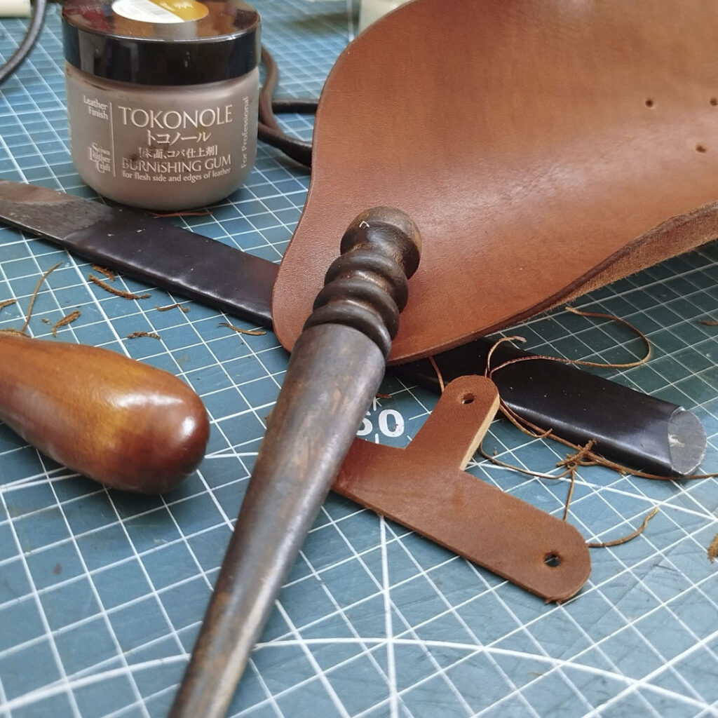 инструменты для работы с кожей