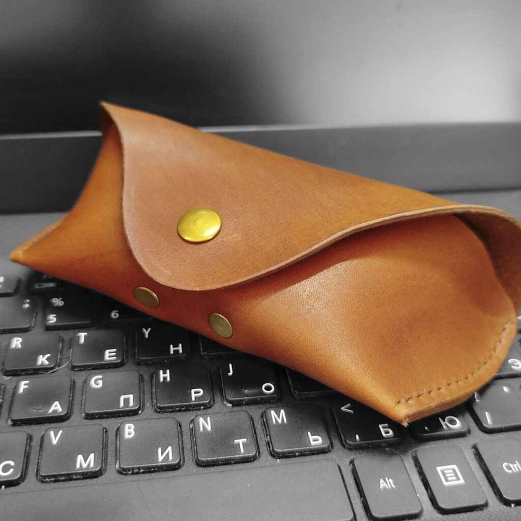 кожаный футляр для очков