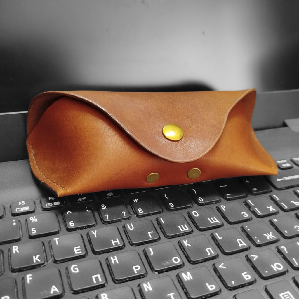 кожаный футляр для очков