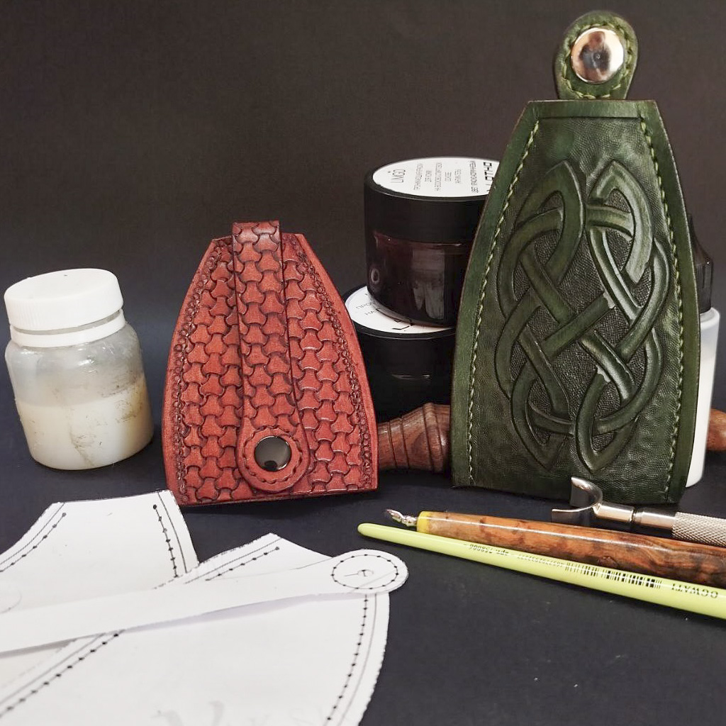 ключница с тиснением по коже