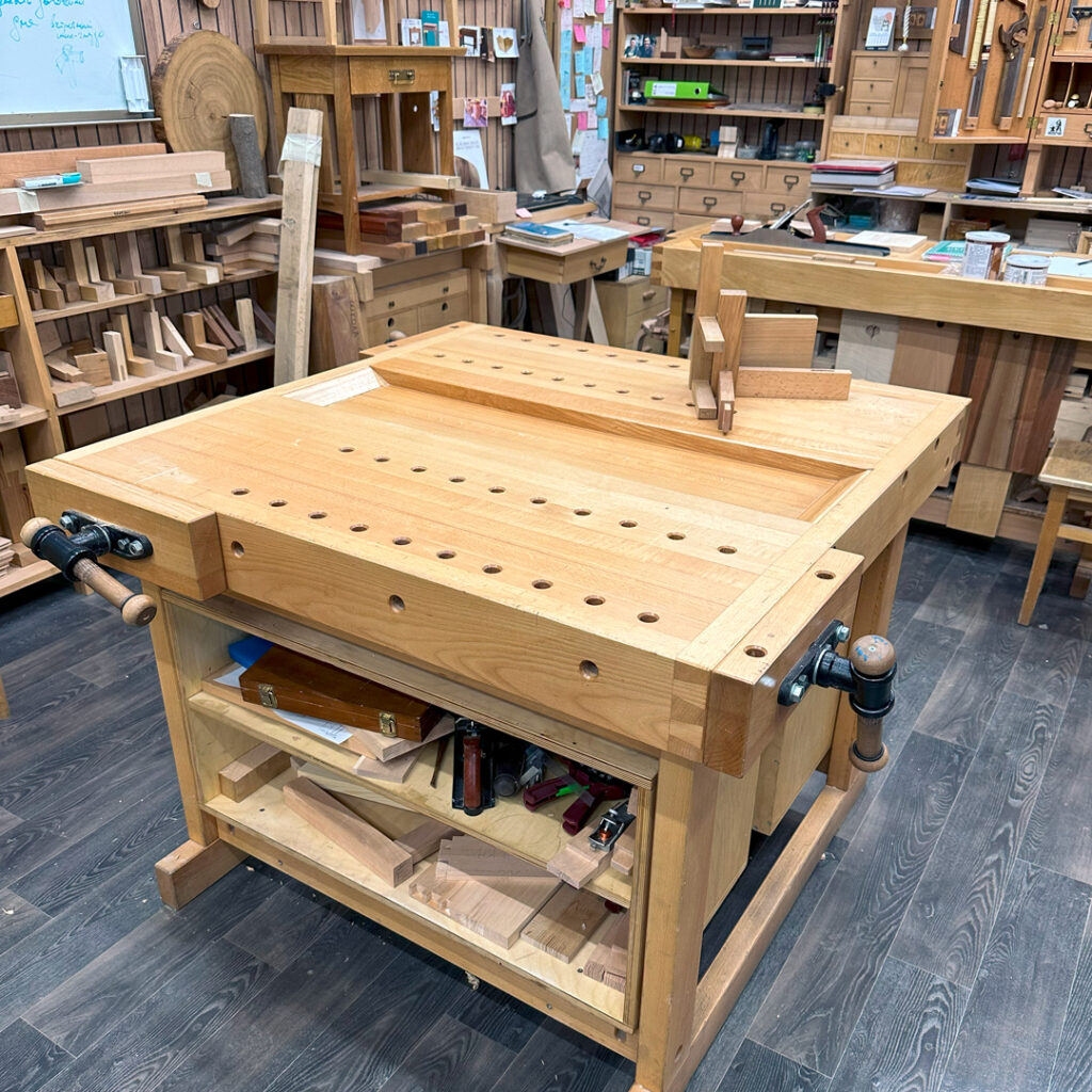 школьные верстаки в школе Рубанков